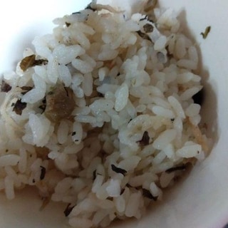 えごまいわし梅茶漬け　刻み海苔と根昆布とろろ入り